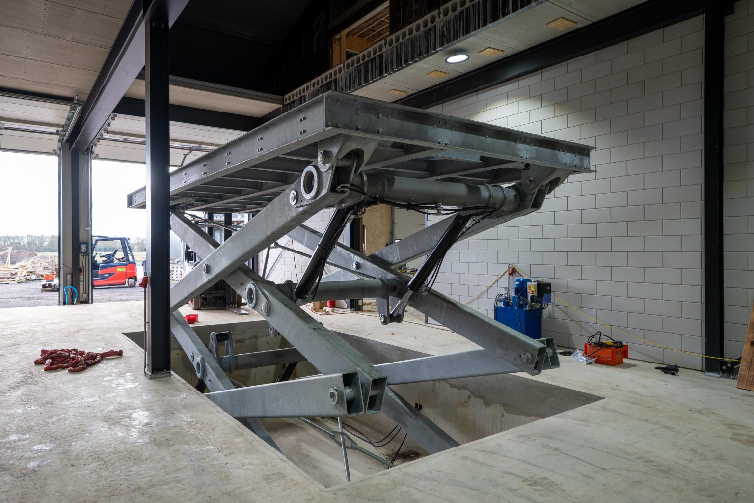 Tewaterlating werkponton voor brugreparaties in Sneek-Fekkes Mechanical Design