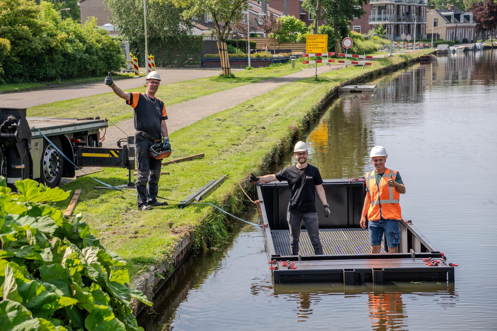 Tewaterlating werkponton voor brugreparaties in Sneek-Fekkes Mechanical Design